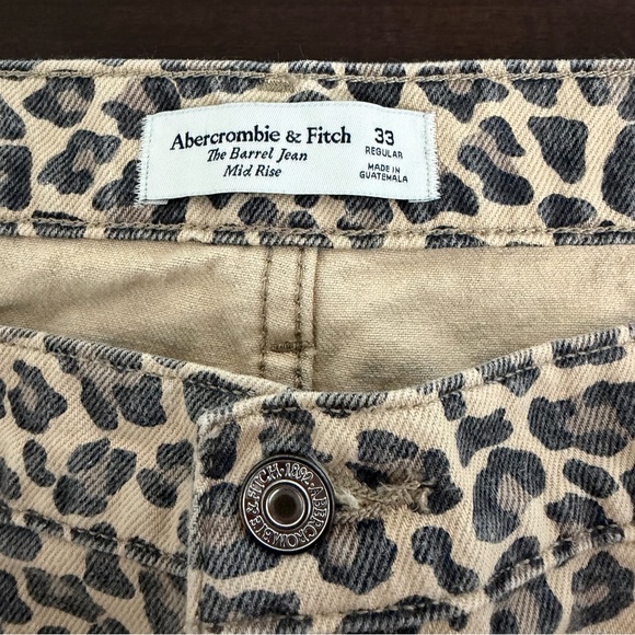 Abercrombie & Fitch Leopard Print Barrel Jeans Size 33 Mid Rise - Picture 5 of 7